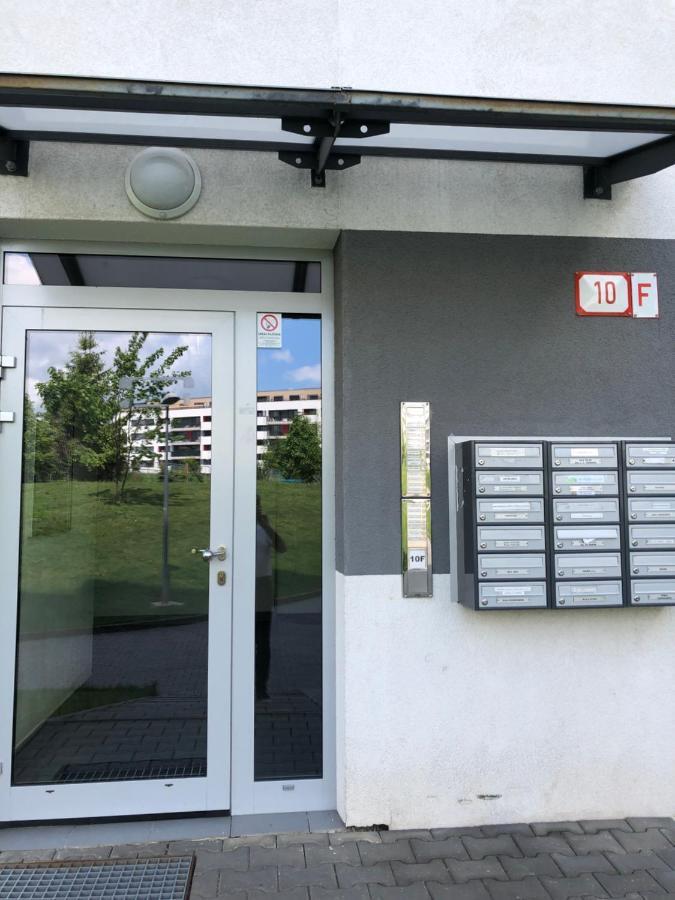 Bl Luxury Apartment, 24Hr Self Check-In, Free Private Garage Parking, Panoramic Views From Balcony, 5 Minute Walk To City Center Banská Bystrica Eksteriør bilde