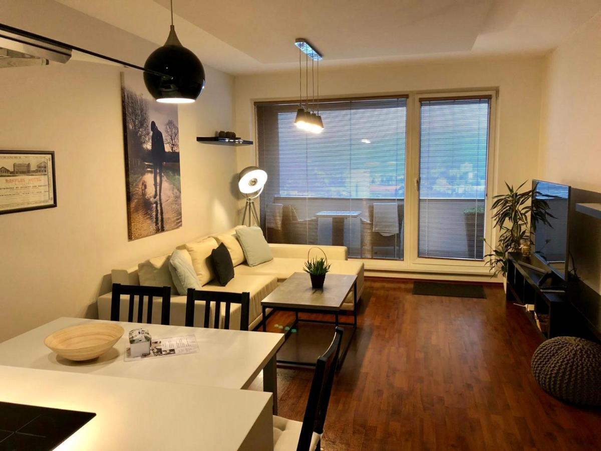 Bl Luxury Apartment, 24Hr Self Check-In, Free Private Garage Parking, Panoramic Views From Balcony, 5 Minute Walk To City Center Banská Bystrica Eksteriør bilde